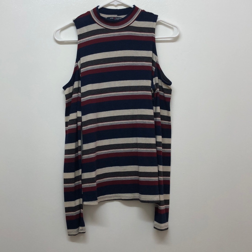 Open shoulder long sleeve top